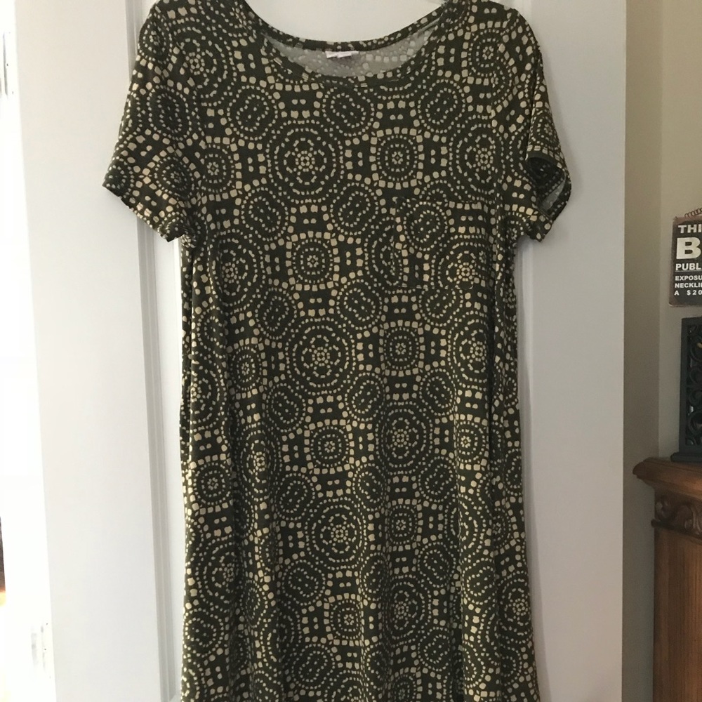 Worn once Medium Carly - army green and ivory